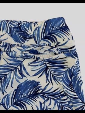 Tommy Bahama White Golf Skorts with Blue Tropical Leaf Print. XS